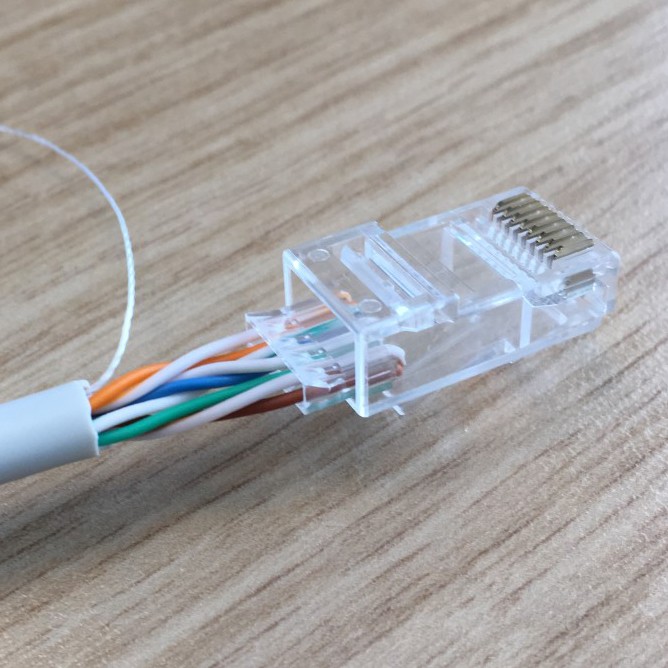 Netzwerkkabel selber machen - Konnektor